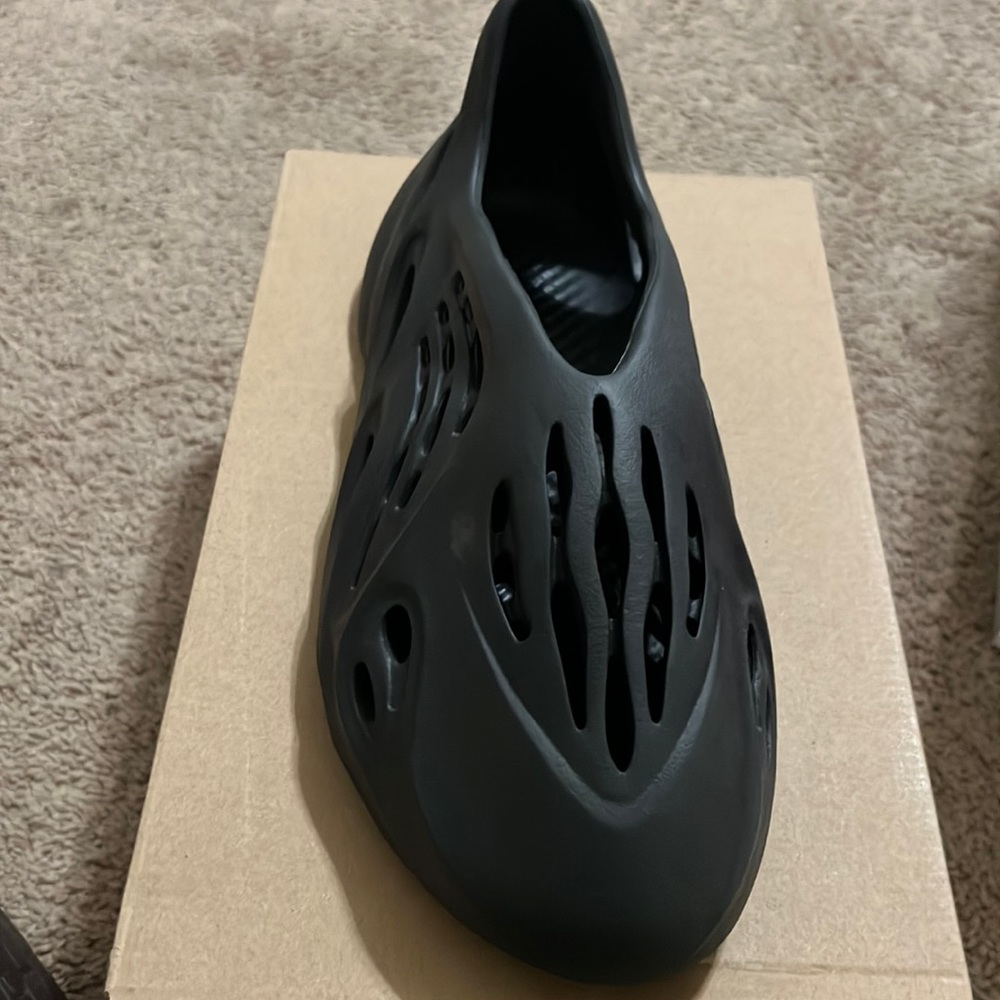 Black Yeezy foam runner size 10 AUTHENTIC
